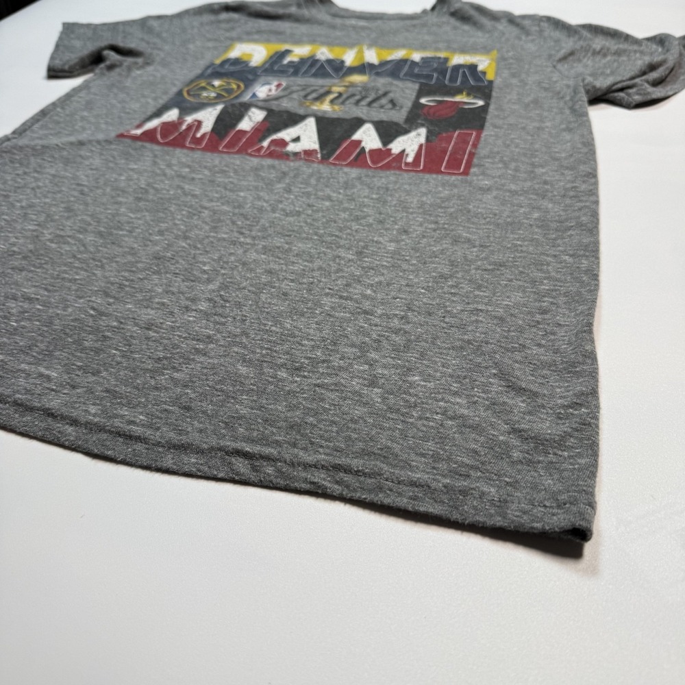Denver Nuggets Miami Heat Shirt Mens Medium Gray 2023 NBA Finals Majestic - Picture 6 of 7